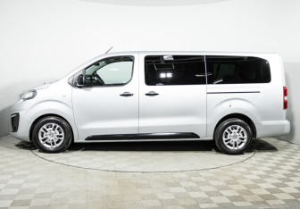 Подержанный автомобиль Peugeot Traveller 2021 года (8 фото)