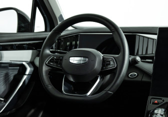 Подержанный автомобиль Geely Atlas 2024 года (15 фото)