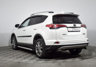 Подержанный автомобиль Toyota RAV4 2018 года (3 фото)