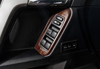 Подержанный автомобиль Toyota Land Cruiser Prado 2015 года (10 фото)