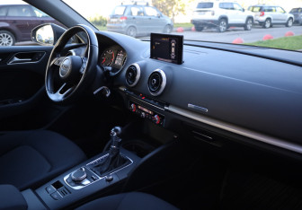 Подержанный автомобиль Audi A3 Sedan 2017 года (11 фото)