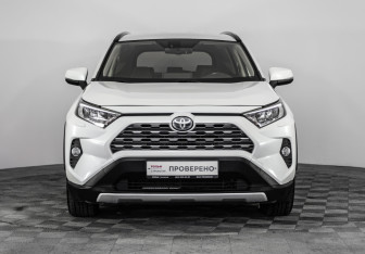 Подержанный автомобиль Toyota RAV4 2020 года (3 фото)