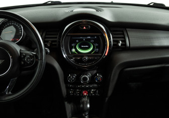 Подержанный автомобиль MINI Hatch 2016 года (14 фото)