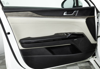 Подержанный автомобиль Kia K5 2020 года (28 фото)