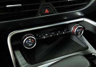 Подержанный автомобиль Geely Tugella 2023 года (27 фото)