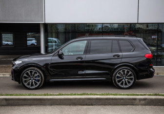 Подержанный автомобиль BMW X7 2020 года (10 фото)