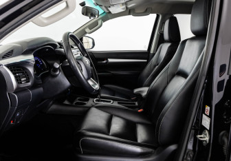 Подержанный автомобиль Toyota Hilux 2016 года (21 фото)