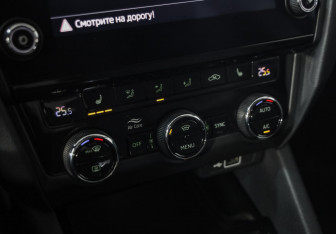 Подержанный автомобиль Skoda Octavia Liftback 2019 года (16 фото)