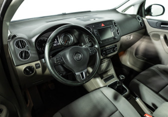 Подержанный автомобиль Volkswagen Golf Plus 2012 года (11 фото)