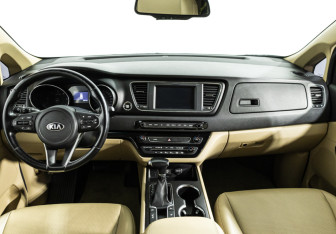 Подержанный автомобиль Kia Carnival 2018 года (13 фото)