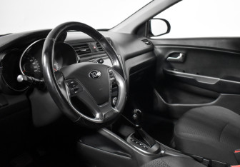 Подержанный автомобиль Kia Rio Sedan 2016 года (9 фото)