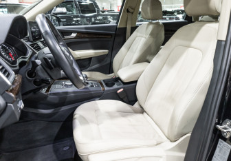 Подержанный автомобиль Audi Q5 2017 года (18 фото)