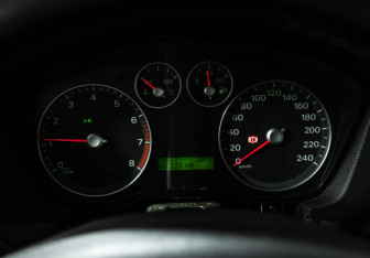 Подержанный автомобиль Ford Focus Hatchback 2006 года (12 фото)