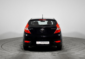 Подержанный автомобиль Hyundai Solaris Hatchback 2013 года (6 фото)