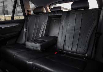 Подержанный автомобиль BMW X5 2017 года (27 фото)