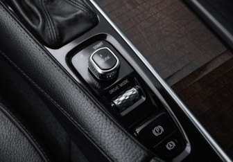 Подержанный автомобиль Volvo XC90 2016 года (25 фото)