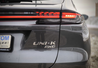 Подержанный автомобиль Changan UNI-K 2024 года (10 фото)