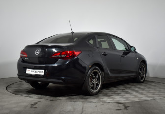 Подержанный автомобиль Opel Astra Hatchback 2012 года (5 фото)
