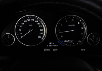 Подержанный автомобиль BMW X5 2015 года (35 фото)