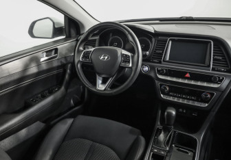 Подержанный автомобиль Hyundai Sonata 2018 года (9 фото)