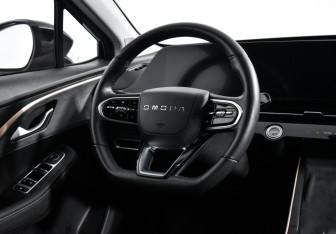 Подержанный автомобиль Omoda C5 2023 года (17 фото)