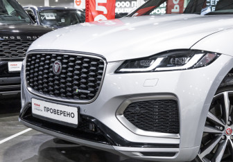 Подержанный автомобиль Jaguar F-Pace 2022 года (2 фото)