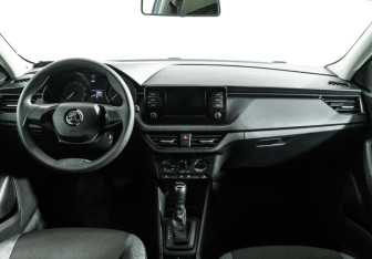 Подержанный автомобиль Skoda Rapid Liftback 2020 года (13 фото)