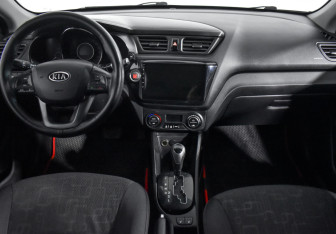 Подержанный автомобиль Kia Rio Sedan 2012 года (13 фото)