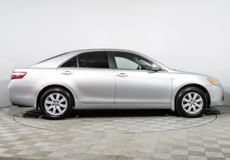 Подержанный автомобиль Toyota Camry Sedan 2010 года (4 фото)