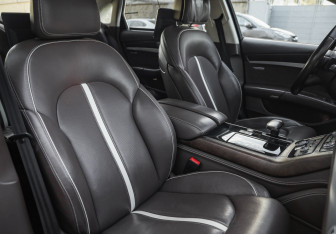 Подержанный автомобиль Audi A8 2011 года (29 фото)