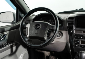 Подержанный автомобиль Kia Sorento 2006 года (15 фото)