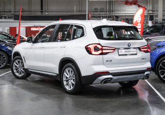 Подержанный автомобиль BMW X3 2022 года (11 фото)