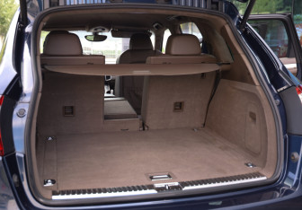 Подержанный автомобиль Porsche Cayenne 2010 года (31 фото)