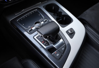 Подержанный автомобиль Audi Q7 2019 года (17 фото)
