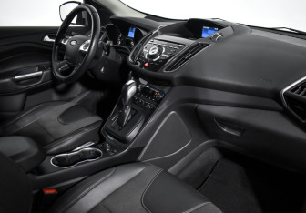 Подержанный автомобиль Ford Kuga 2015 года (13 фото)