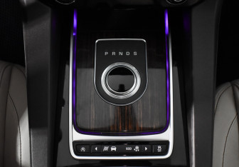 Подержанный автомобиль Jaguar F-Pace 2016 года (12 фото)