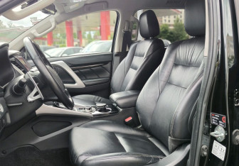 Подержанный автомобиль Mitsubishi Pajero Sport 2017 года (22 фото)