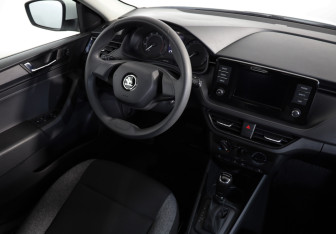 Подержанный автомобиль Skoda Rapid Liftback 2021 года (8 фото)