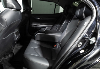 Подержанный автомобиль Toyota Camry Sedan 2018 года (10 фото)