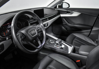 Подержанный автомобиль Audi A4 Sedan 2019 года (9 фото)