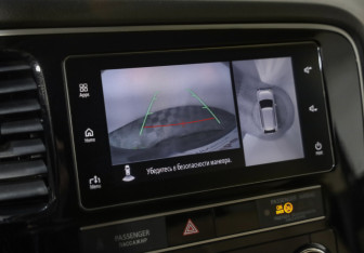 Подержанный автомобиль Mitsubishi Outlander 2020 года (14 фото)