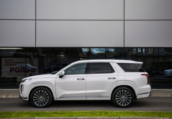 Подержанный автомобиль Hyundai Palisade 2023 года (9 фото)