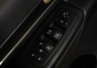 Подержанный автомобиль Jeep Grand Cherokee 2013 года (21 фото)