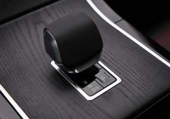 Подержанный автомобиль Land Rover Range Rover Evoque 2024 года (21 фото)