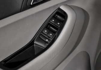 Подержанный автомобиль Chevrolet Orlando 2013 года (11 фото)