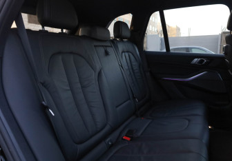 Подержанный автомобиль BMW X5 2020 года (21 фото)