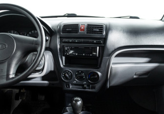 Подержанный автомобиль Kia Picanto 2005 года (14 фото)