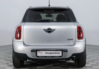 Подержанный автомобиль MINI Countryman 2012 года (12 фото)