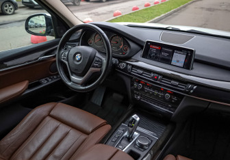 Подержанный автомобиль BMW X5 2018 года (8 фото)