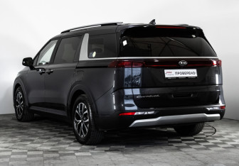 Подержанный автомобиль Kia Carnival 2020 года (8 фото)